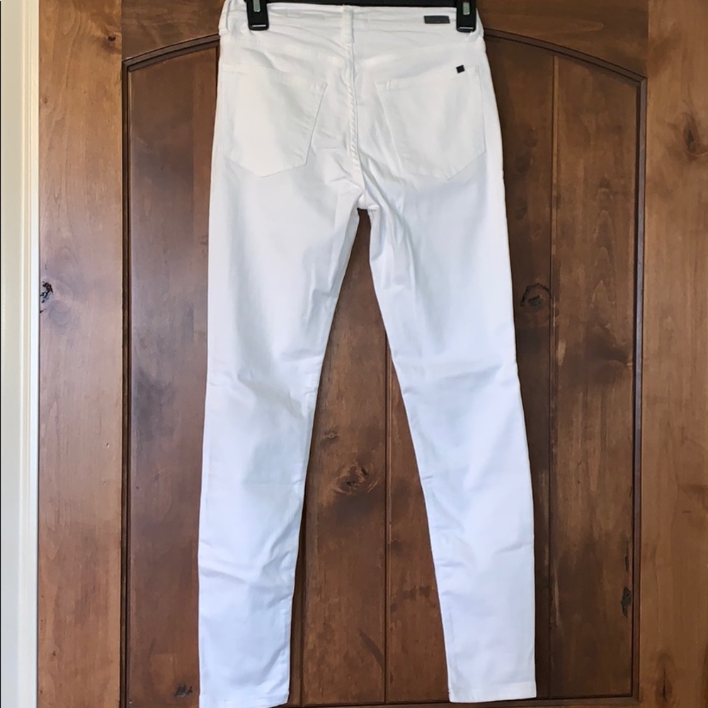 Scottie Distressed Skinnies